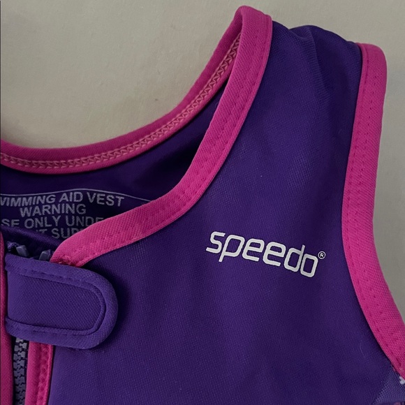 Speedo Kids Swim Vest - Purple and Pink Floral Design Age 4-6 - Picture 2 of 10